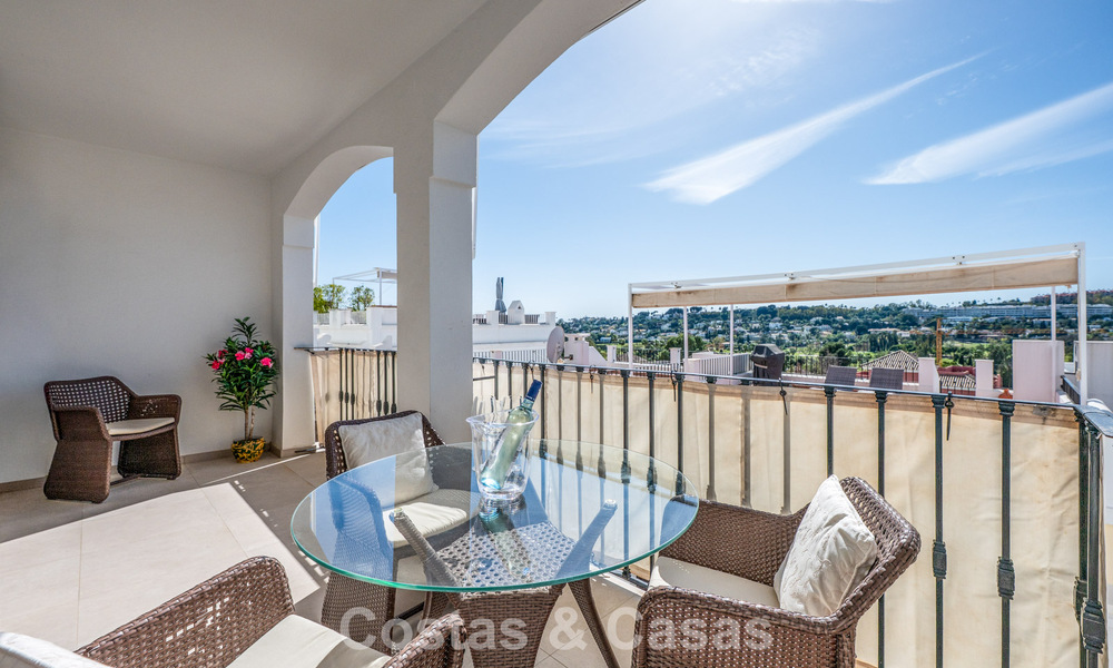 Charmante rijwoning te koop in Andalusisch complex op wandelafstand van voorzieningen in Nueva Andalucia, Marbella 802356