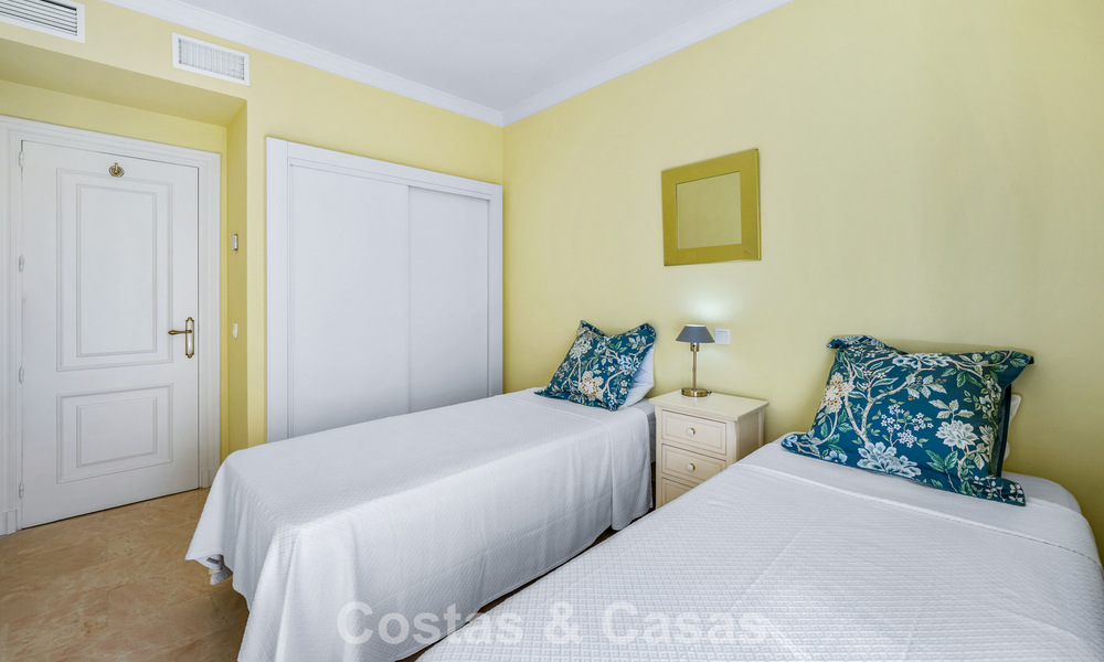 Charmante rijwoning te koop in Andalusisch complex op wandelafstand van voorzieningen in Nueva Andalucia, Marbella 802363