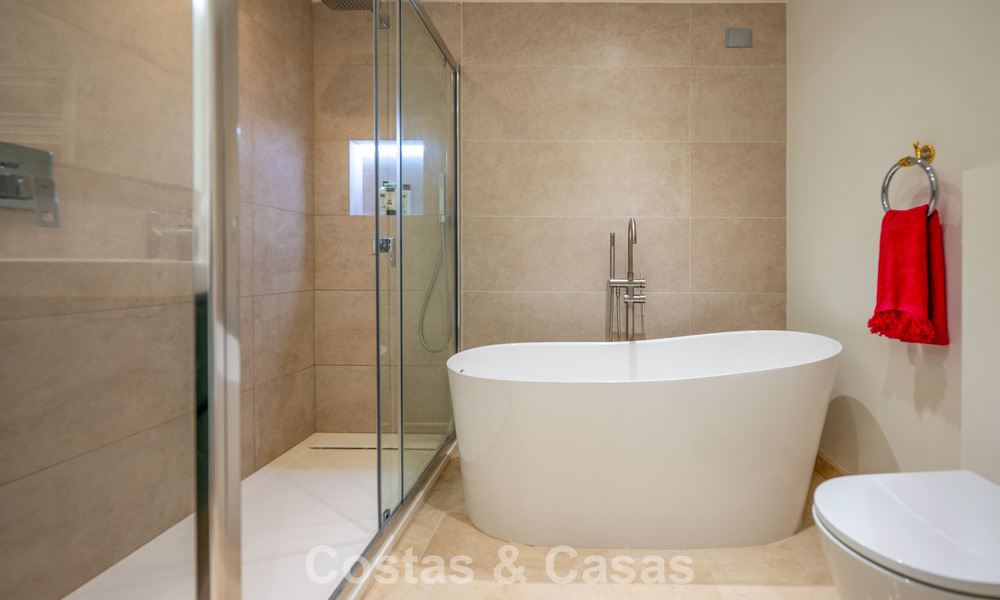 Charmante rijwoning te koop in Andalusisch complex op wandelafstand van voorzieningen in Nueva Andalucia, Marbella 802367