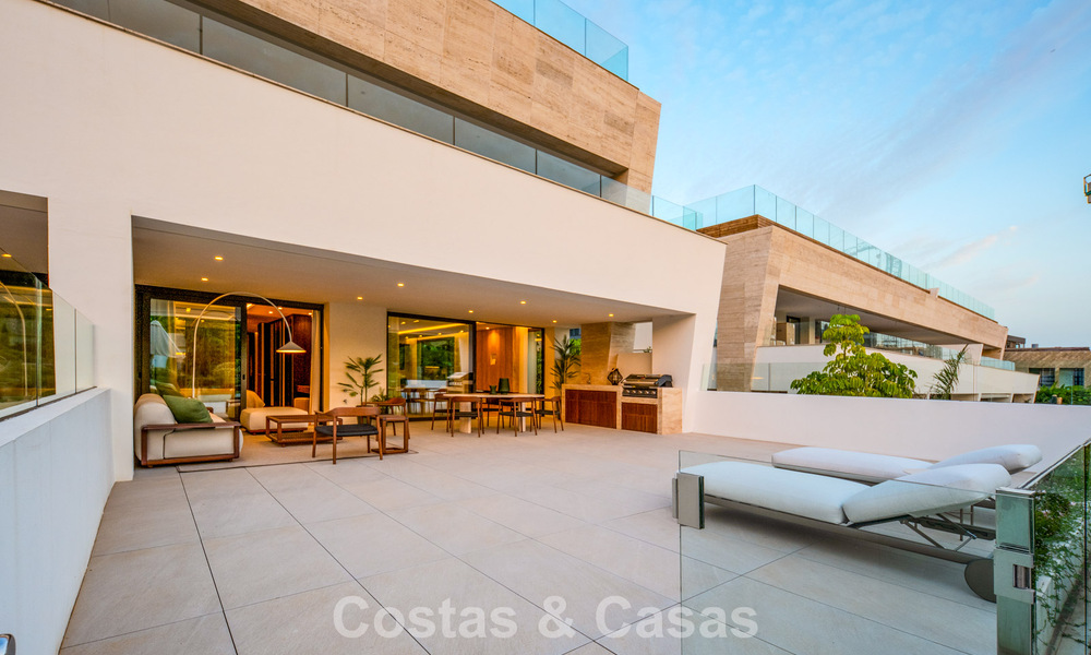Exclusief duplex appartement met Fendi interieur in vijfsterrencomplex te koop op Marbella’s Golden Mile 802286