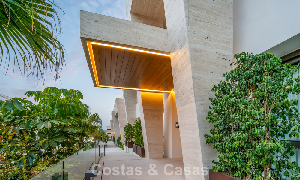 Exclusief duplex appartement met Fendi interieur in vijfsterrencomplex te koop op Marbella’s Golden Mile 802292