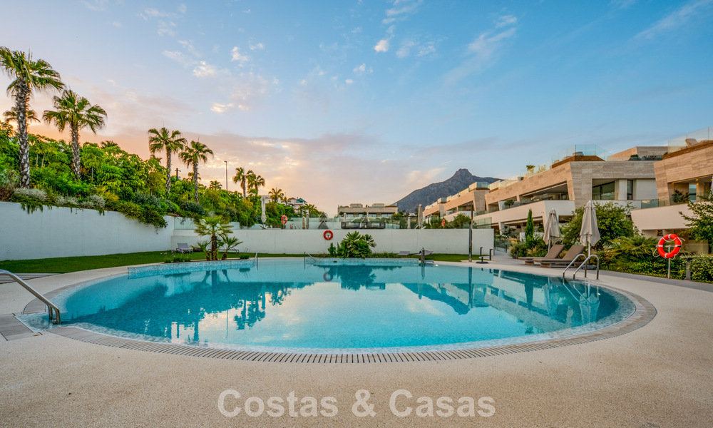 Exclusief duplex appartement met Fendi interieur in vijfsterrencomplex te koop op Marbella’s Golden Mile 802341