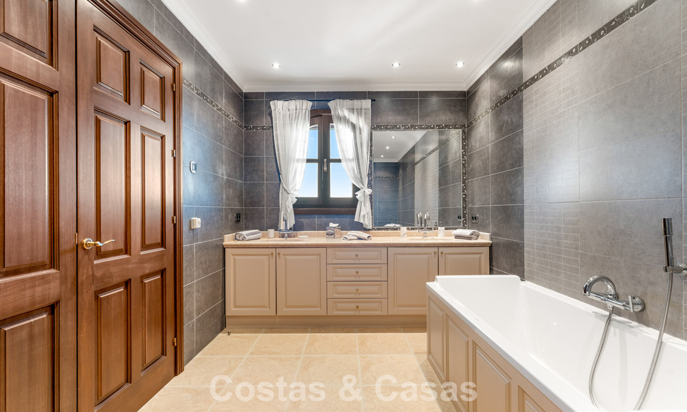 Statig, Spaans landgoed (Finca) te koop in een groene omgeving op de New Golden Mile tussen Marbella en Estepona 802233