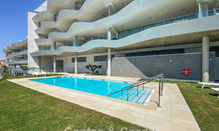 Lichtrijk en modern duplex penthouse met frontaal open zeezicht te koop in Benalmadena, Costa del Sol 802173 
