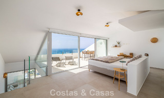 Lichtrijk en modern duplex penthouse met frontaal open zeezicht te koop in Benalmadena, Costa del Sol 802176 