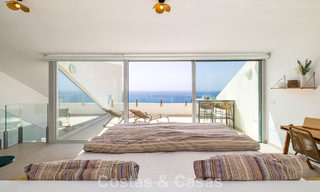 Lichtrijk en modern duplex penthouse met frontaal open zeezicht te koop in Benalmadena, Costa del Sol 802179 