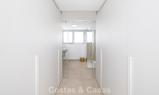 Lichtrijk en modern duplex penthouse met frontaal open zeezicht te koop in Benalmadena, Costa del Sol 802181 