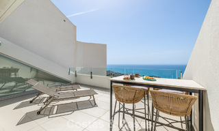 Lichtrijk en modern duplex penthouse met frontaal open zeezicht te koop in Benalmadena, Costa del Sol 802185 