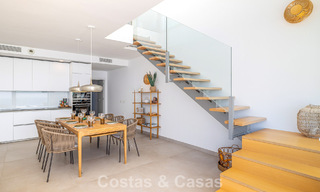 Lichtrijk en modern duplex penthouse met frontaal open zeezicht te koop in Benalmadena, Costa del Sol 802201 