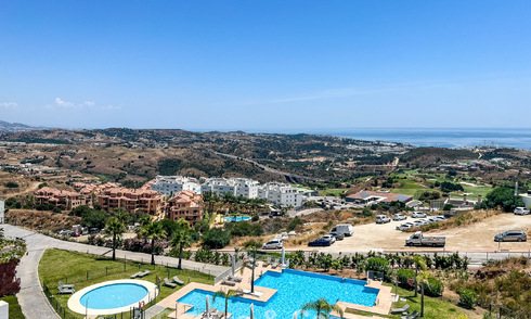 Modern hoekappartement in een exclusief boetiekresort met panoramisch zeezicht nabij La Cala de Mijas, Costa del Sol 802130