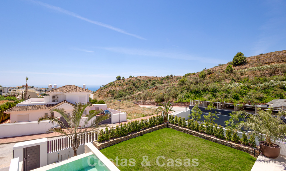 Gloednieuwe, moderne luxevilla met zeezicht te koop in Mijas, Costa del Sol 802163