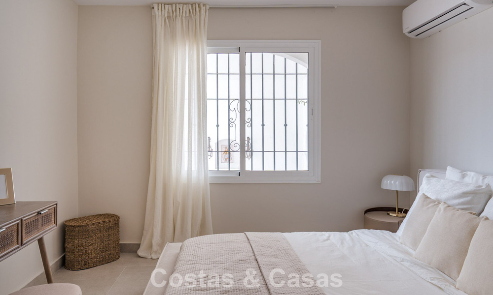 Modern gerenoveerd appartement met zeezicht te koop in de heuvels van Marbella - Benahavis 802437
