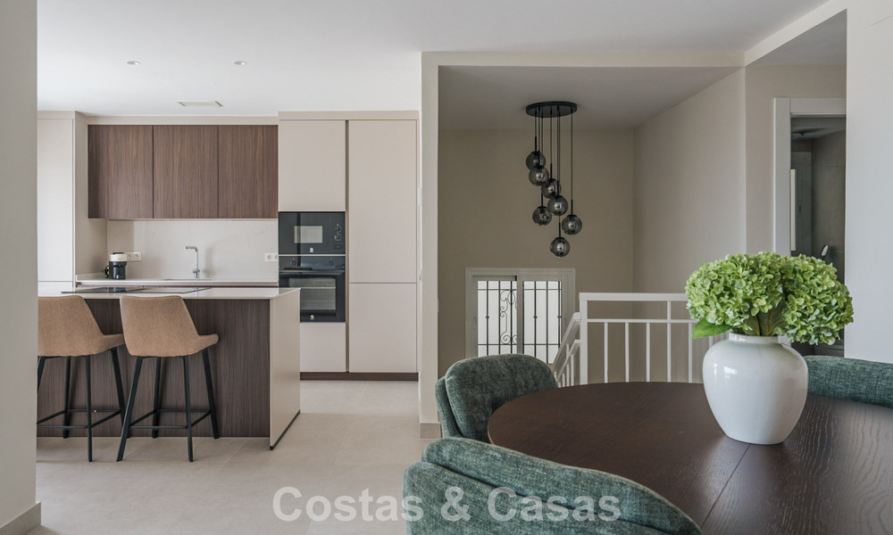 Modern gerenoveerd appartement met zeezicht te koop in de heuvels van Marbella - Benahavis 802444