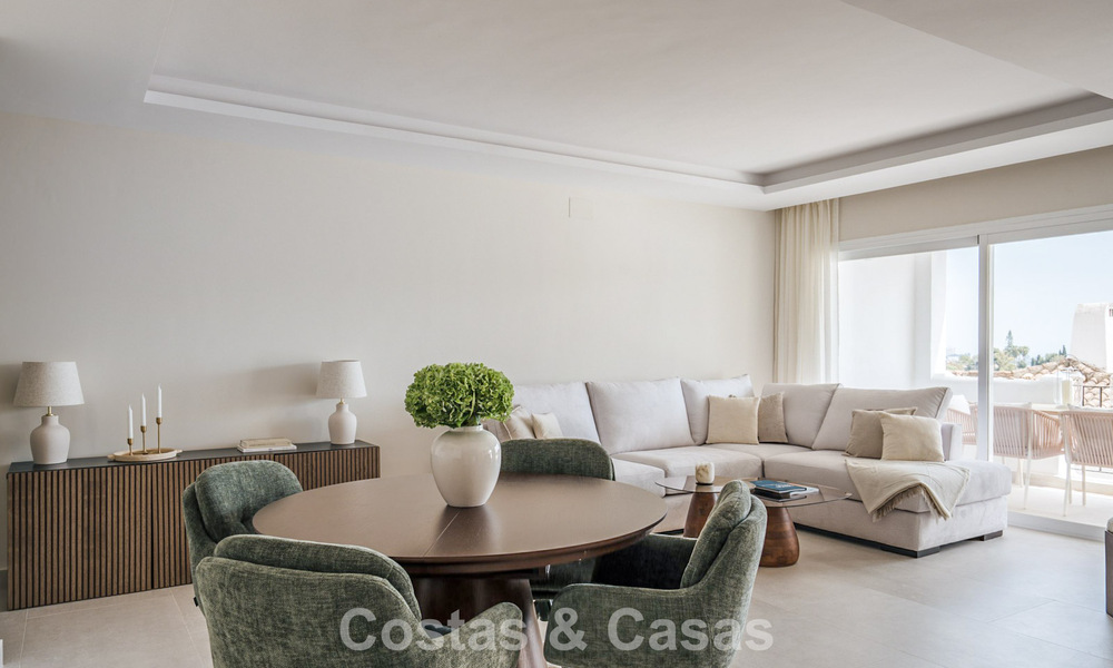 Modern gerenoveerd appartement met zeezicht te koop in de heuvels van Marbella - Benahavis 802446