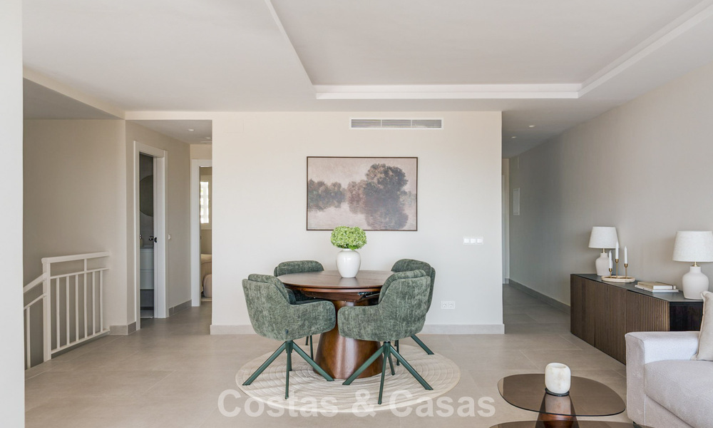 Modern gerenoveerd appartement met zeezicht te koop in de heuvels van Marbella - Benahavis 802448