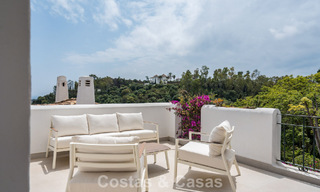 Modern gerenoveerd appartement met zeezicht te koop in de heuvels van Marbella - Benahavis 802451 