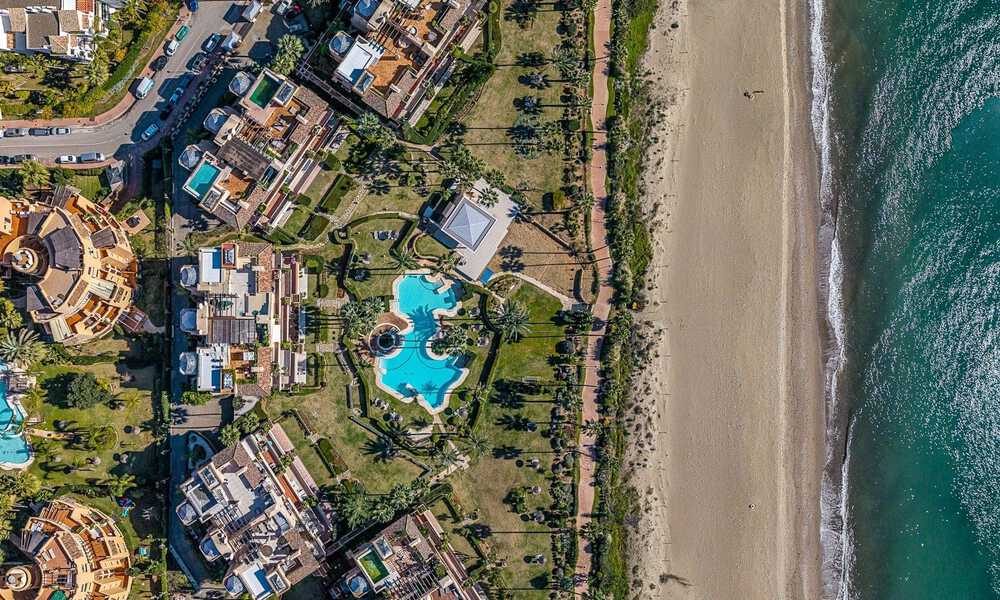 Gemoderniseerd strandappartement met onbelemmerd panoramisch zeezicht te koop, New Golden Mile, Marbella - Estepona 802511