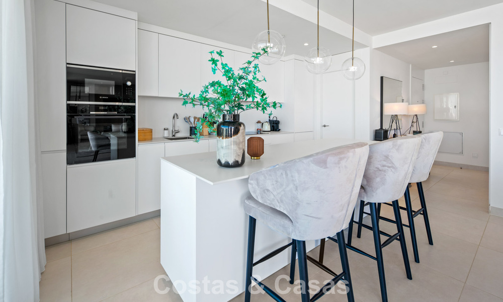 Eigentijds appartement te koop in een vernieuwend lifestyle-complex in Fuengirola, Costa del Sol 802543