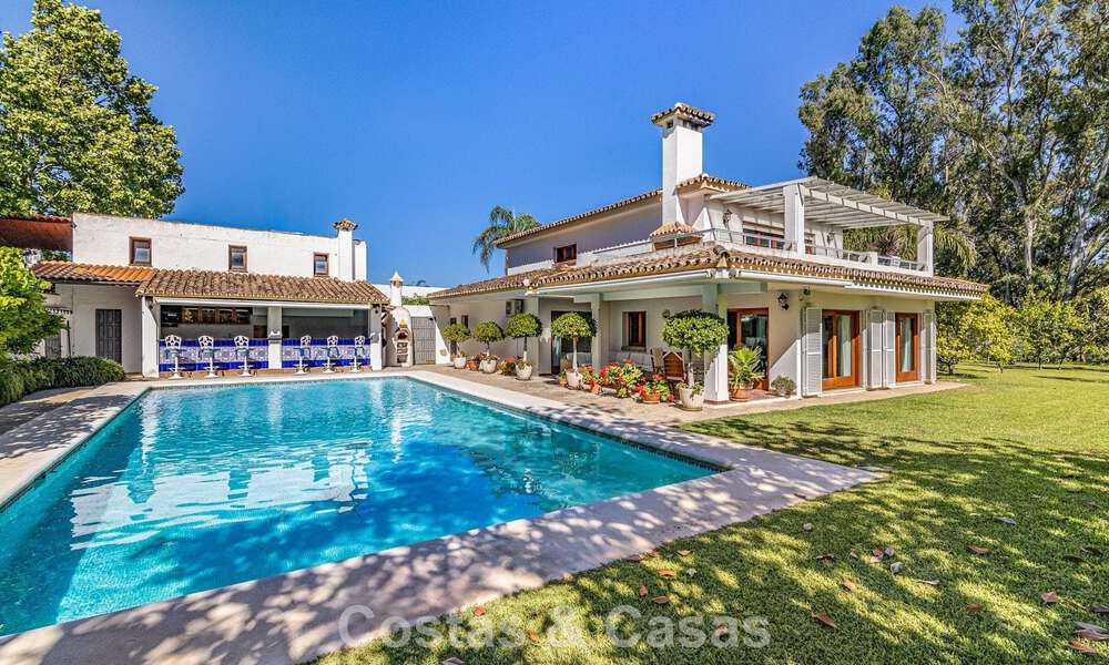 Beachside villa op een steenworp van het strand te koop aan de gewilde New Golden Mile tussen Marbella en Estepona 802562