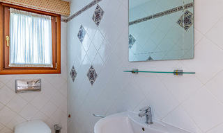 Beachside villa op een steenworp van het strand te koop aan de gewilde New Golden Mile tussen Marbella en Estepona 802573 