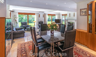 Beachside villa op een steenworp van het strand te koop aan de gewilde New Golden Mile tussen Marbella en Estepona 802574 