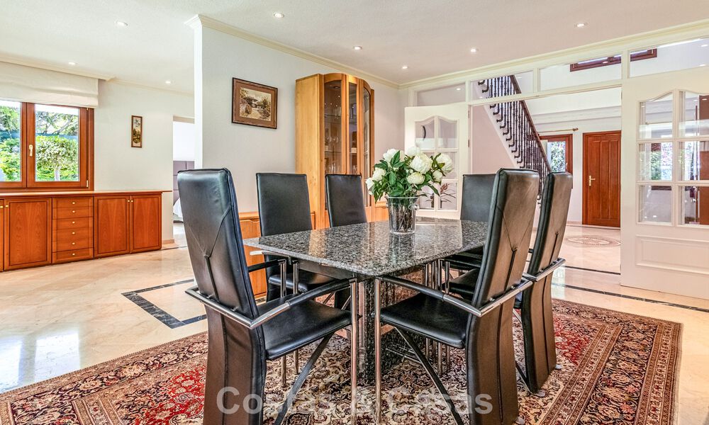 Beachside villa op een steenworp van het strand te koop aan de gewilde New Golden Mile tussen Marbella en Estepona 802577