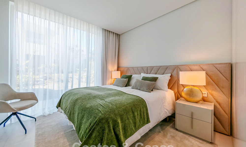 Moderne tuinappartement met zeezicht te koop in een exclusief boetiekcomplex nabij Marbella 802614