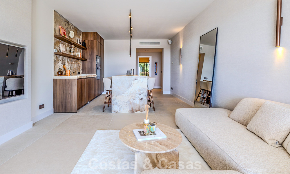 Gerenoveerd designappartement met panoramisch zeezicht te koop in La Quinta, Marbella - Benahavis 802691