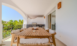 Gerenoveerd designappartement met panoramisch zeezicht te koop in La Quinta, Marbella - Benahavis 802699 