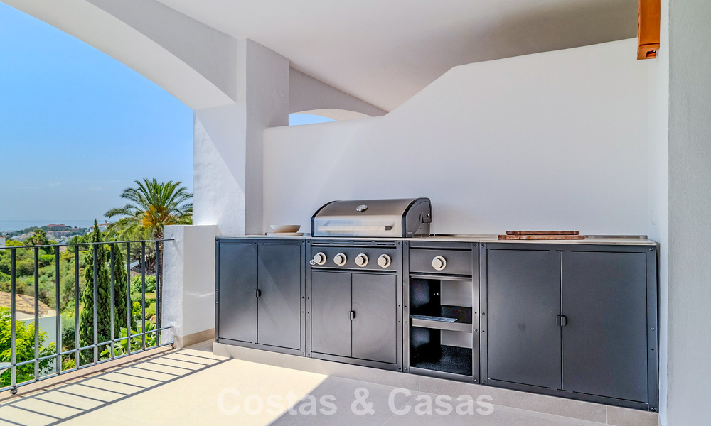 Gerenoveerd designappartement met panoramisch zeezicht te koop in La Quinta, Marbella - Benahavis 802700