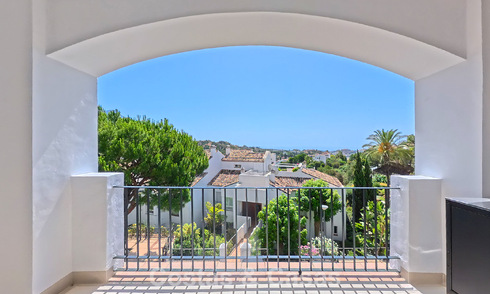 Gerenoveerd designappartement met panoramisch zeezicht te koop in La Quinta, Marbella - Benahavis 802709