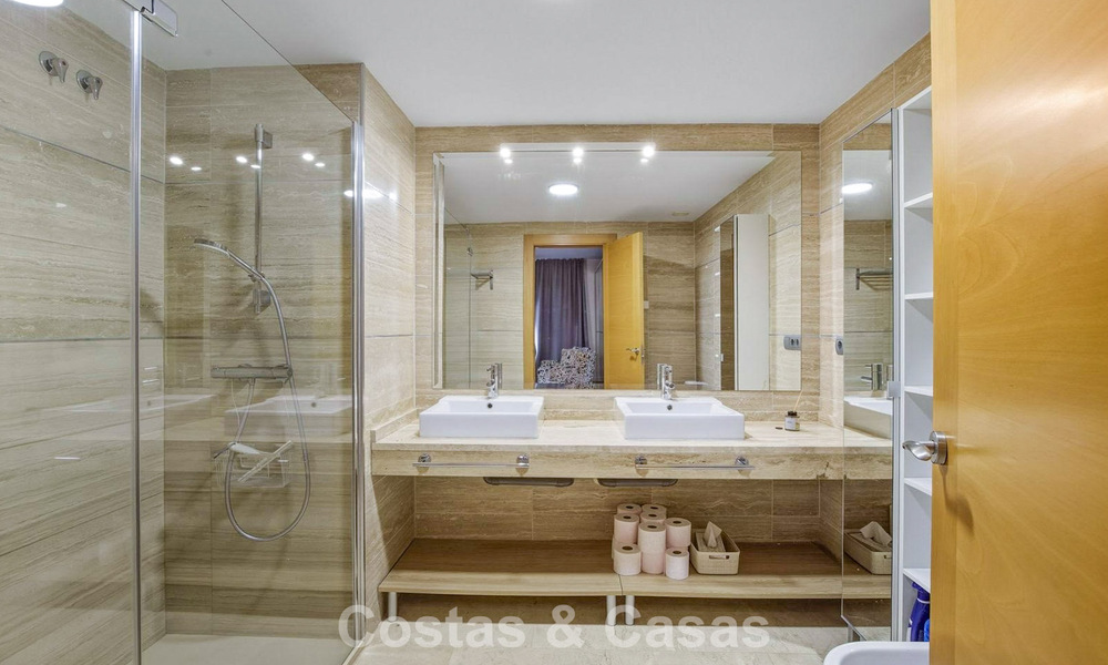 Lichtrijk penthouse met panoramisch zeezicht te koop in de heuvels van Marbella - Benahavis 802650