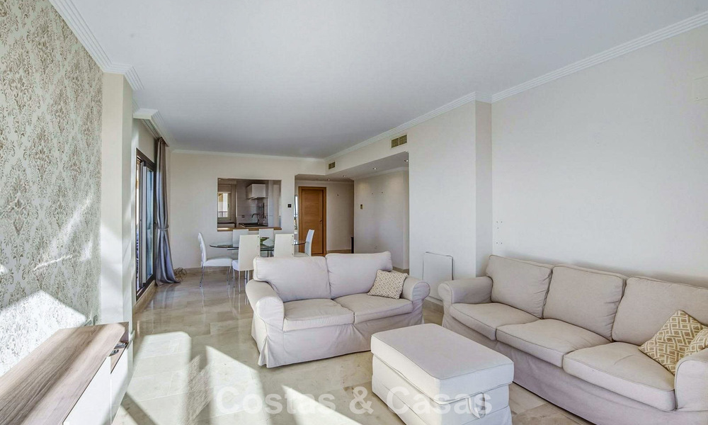 Lichtrijk penthouse met panoramisch zeezicht te koop in de heuvels van Marbella - Benahavis 802658