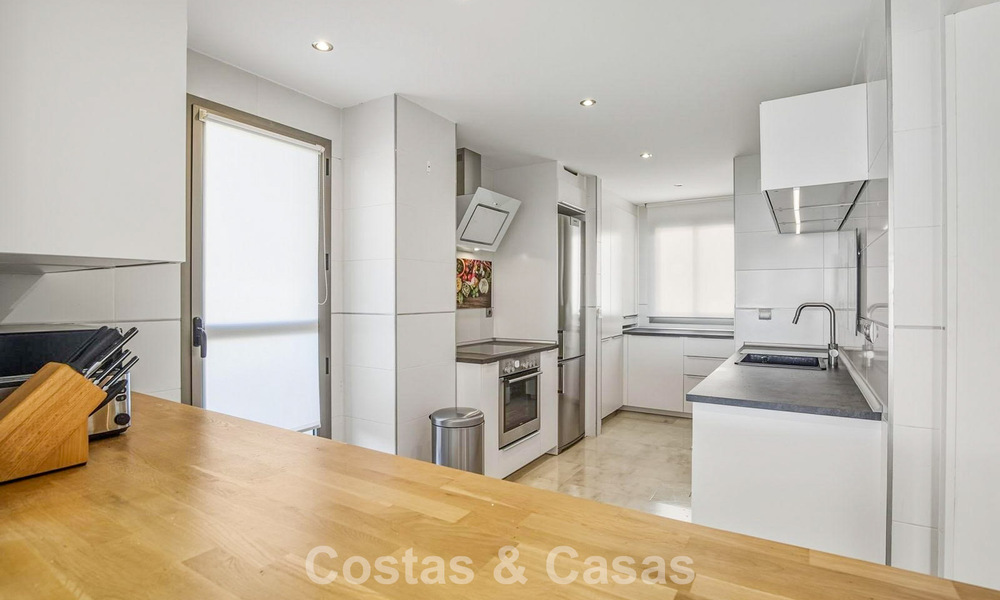 Lichtrijk penthouse met panoramisch zeezicht te koop in de heuvels van Marbella - Benahavis 802660