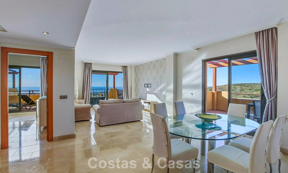 Lichtrijk penthouse met panoramisch zeezicht te koop in de heuvels van Marbella - Benahavis 802662