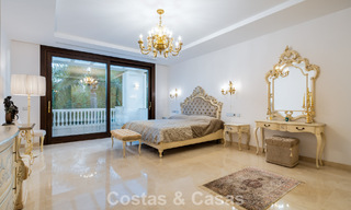 Klassieke Mediterrane Villa te koop op enkele meters v/h strand e/d golfbaan o/d New Golden Mile tussen Marbella en Estepona 802719 