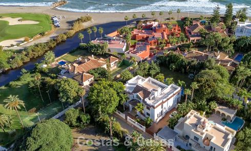 Klassieke Mediterrane Villa te koop op enkele meters v/h strand e/d golfbaan o/d New Golden Mile tussen Marbella en Estepona 802741