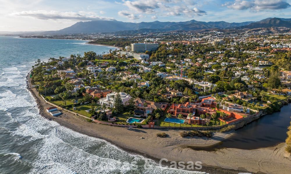 Klassieke Mediterrane Villa te koop op enkele meters v/h strand e/d golfbaan o/d New Golden Mile tussen Marbella en Estepona 802743