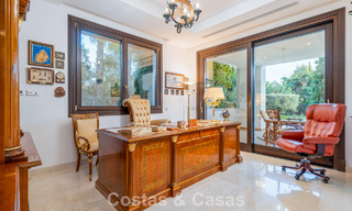 Klassieke Mediterrane Villa te koop op enkele meters v/h strand e/d golfbaan o/d New Golden Mile tussen Marbella en Estepona 802752 
