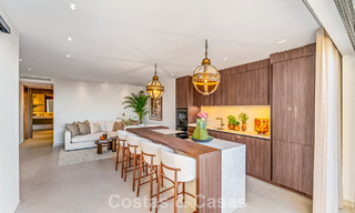 Luxueus gerenoveerd appartement met zeezicht te koop in een gated community op de Golden Mile in Marbella 802837 