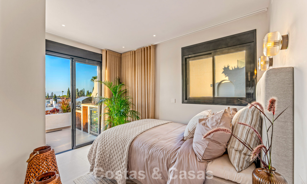 Luxueus gerenoveerd appartement met zeezicht te koop in een gated community op de Golden Mile in Marbella 802840