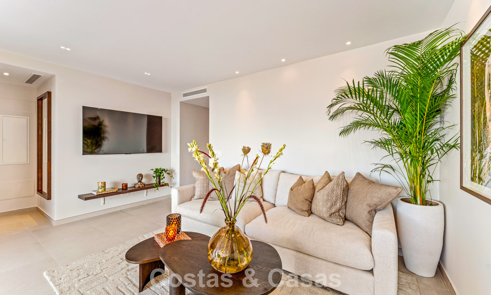 Luxueus gerenoveerd appartement met zeezicht te koop in een gated community op de Golden Mile in Marbella 802842