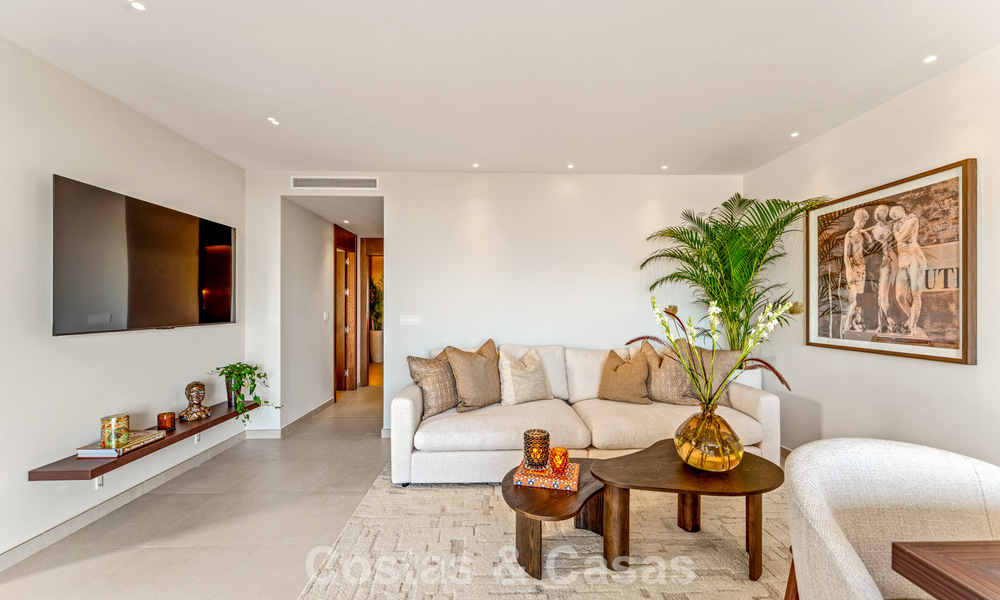 Luxueus gerenoveerd appartement met zeezicht te koop in een gated community op de Golden Mile in Marbella 802843