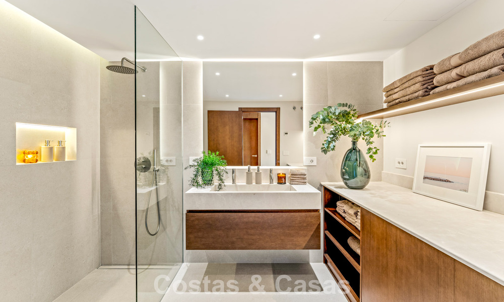 Luxueus gerenoveerd appartement met zeezicht te koop in een gated community op de Golden Mile in Marbella 802851