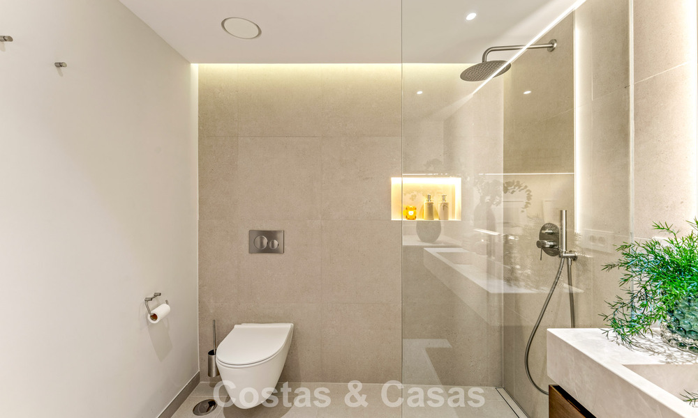 Luxueus gerenoveerd appartement met zeezicht te koop in een gated community op de Golden Mile in Marbella 802852