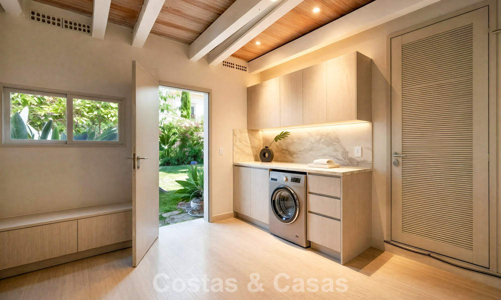 Halfvrijstaande villa met veel potentieel te koop, eerstelijns golf in Nueva Andalucia, Marbella 802863