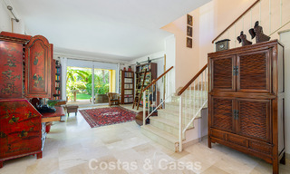 Halfvrijstaande villa met veel potentieel te koop, eerstelijns golf in Nueva Andalucia, Marbella 802899 