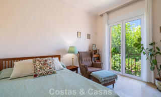 Halfvrijstaande villa met veel potentieel te koop, eerstelijns golf in Nueva Andalucia, Marbella 802921 