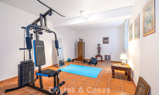 Halfvrijstaande villa met veel potentieel te koop, eerstelijns golf in Nueva Andalucia, Marbella 802930 