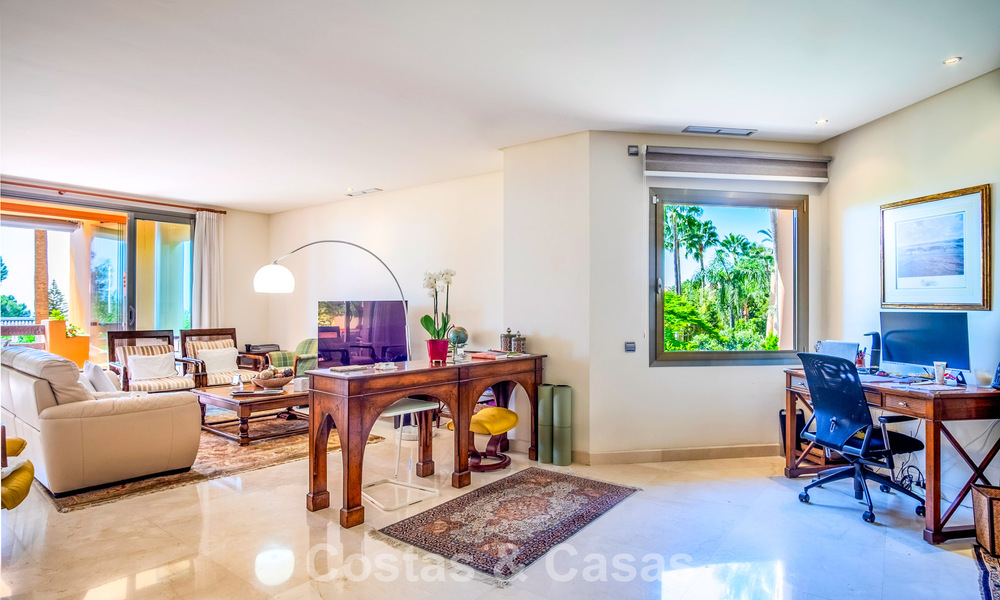 Ruim, luxe appartement te koop met zeezicht in een luxueus complex op de Golden Mile van Marbella 802959